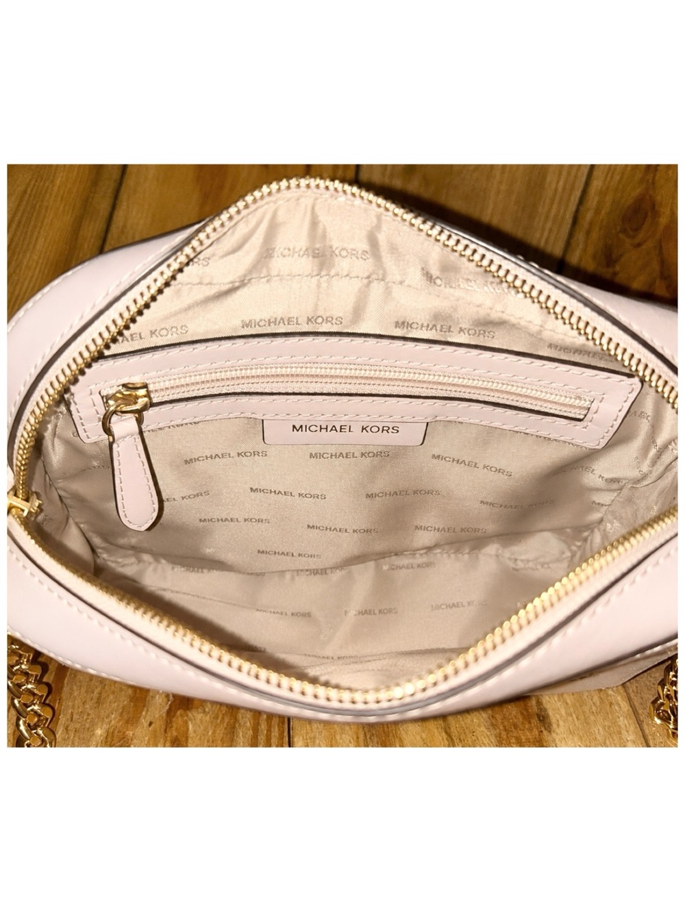 Michael Kors Ginny “Love” Limited Edition Camera Bag & Free Bag Charm & Dust Bag - Picture 4 of 16